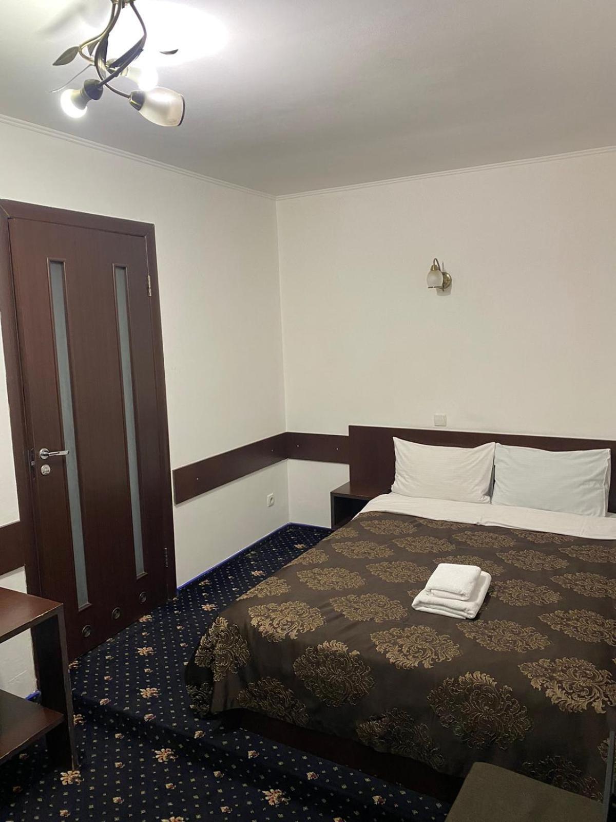 Faraon Hotel Ивано-Франковск Экстерьер фото